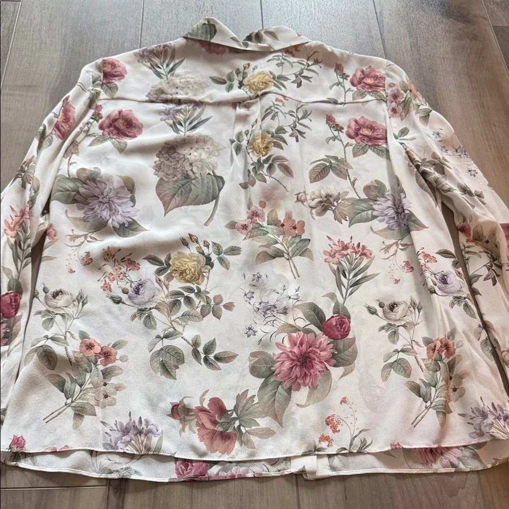 Alice + Olivia Willa Floral Silk Blouse in Floral Pattern. New without tags. - Picture 12 of 14